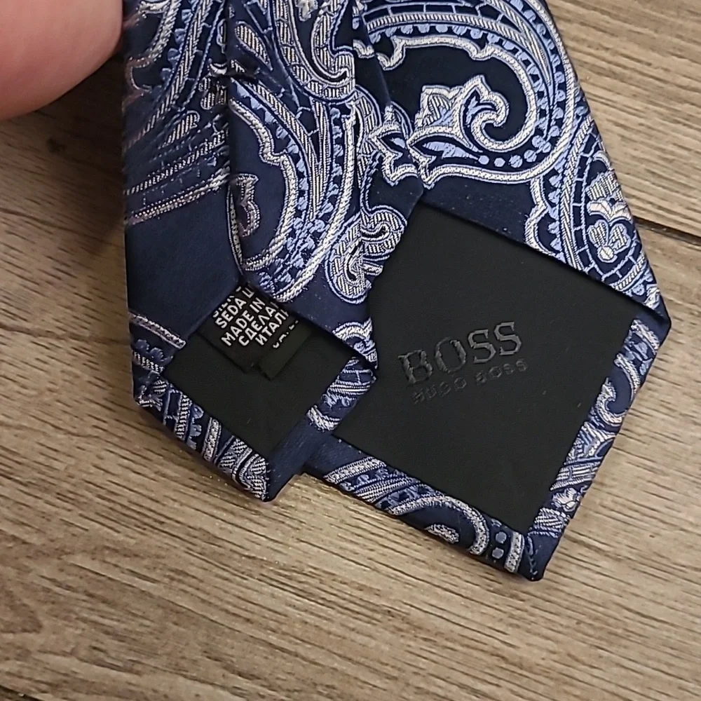 HUGO BOSS Italy Recent‎ Metallic Navy Silver Paisley Skinny Mens Silk Tie NEW